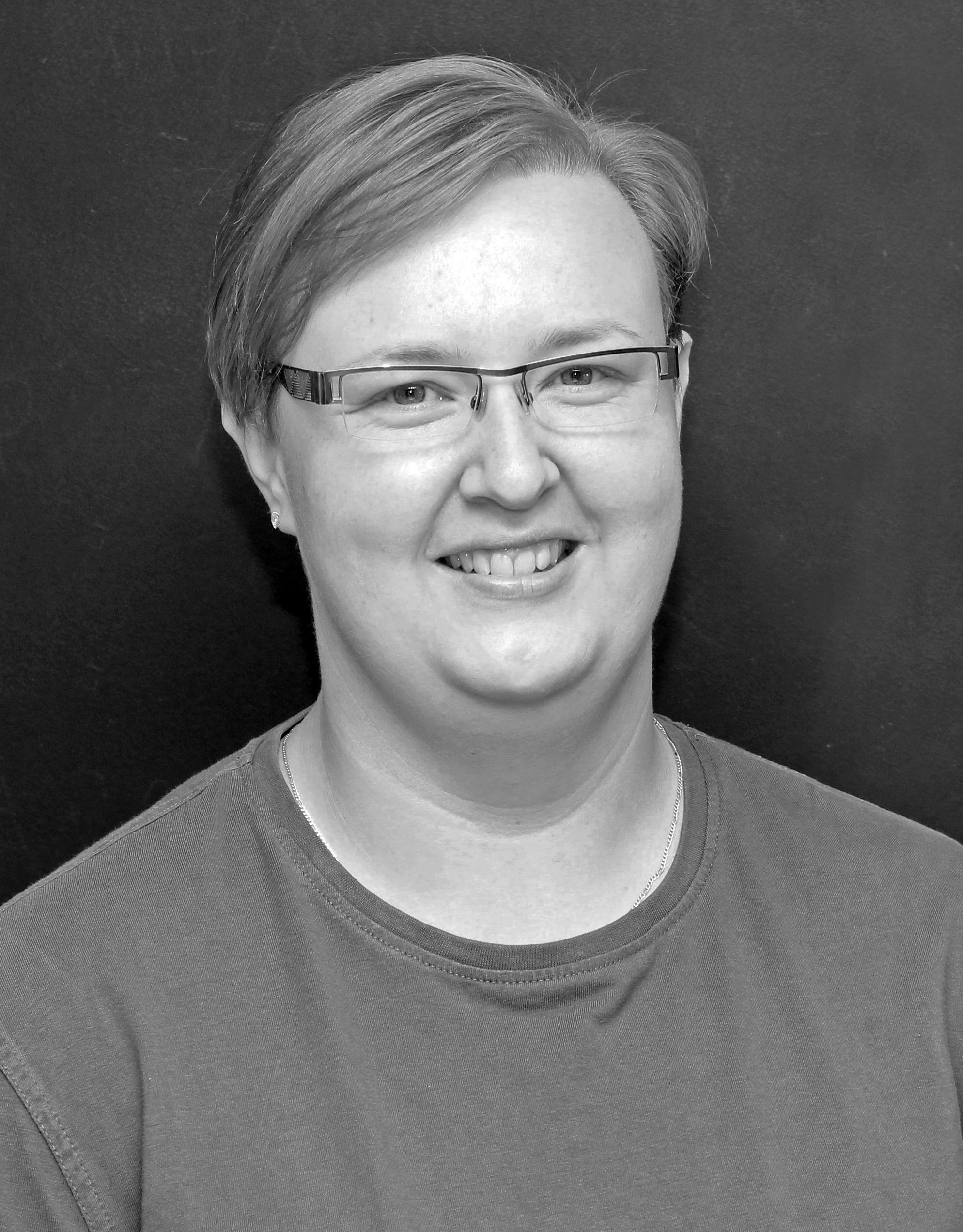 SCHREINERGESELLIN / Möbelbau, Montage